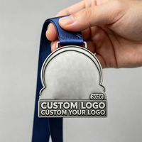 Médaille personnalisée en alliage de zinc moulé sous pression, étanche, avec ruban bleu, récompense sportive pour le marathon