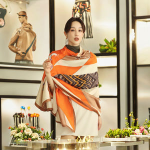 女性用高級デザイナーポリエステルスカーフ幾何学模様プリントロングバンダナ夏のビーチショールラップ - Product Image 2