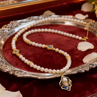 Collier de perles blanches naturelles avec pendentif en émail, style baroque vintage, pour femme, mariages et occasions quotidiennes