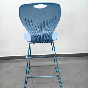 Taburete de Bar Moderno Azul Cielo, Silla de Bar Resistente para Cafetería - Product Image 4