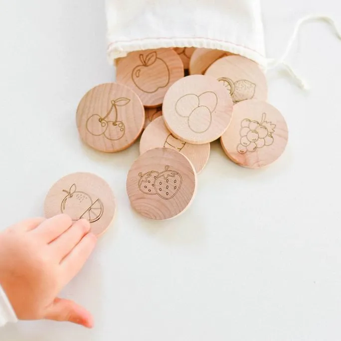 Personalizado frutas veggies set moedas de madeira gravura a laser memória brinquedo jogo token brinquedos educativos crianças aprendendo discos de madeira rodada