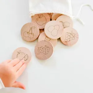 사용자 정의 과일 채소 세트 나무 동전 레이저 조각 메모리 장난감 게임 토큰 장난감 교육 어린이 학습 나무 디스크 라운드
