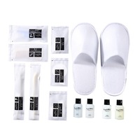 Fournitures d'hôtel Pantoufles de café Equipement Kit d'hygiène Savon Spa Set Pantoufles en Gris Articles de toilette jetables pour hommes Shampooing Bienvenue