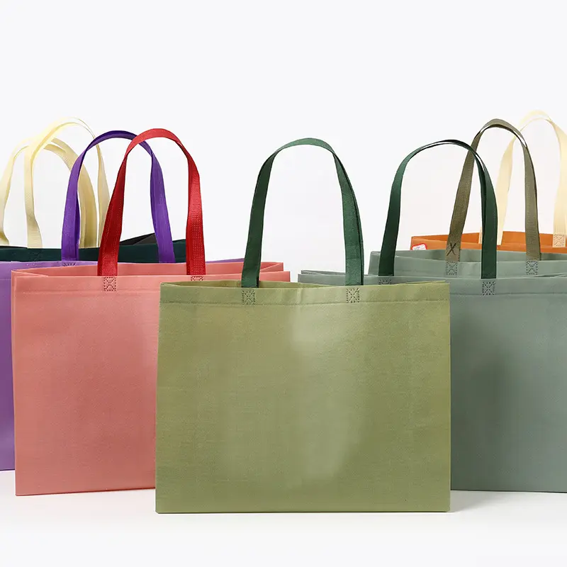 حقيبة يدوية بلاستيكية خفيفة الوزن قابلة لإعادة التدوير ومزودة بشعار مطبوع حسب الطلب حقائب تسوق غير منسوجة الأعلى مبيعًا