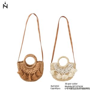 Piccola Borsa a Tracolla Semicircolare con Frange in Pizzo 26x23x6cm Borsa Intrecciata BOLSO - Product Image 2