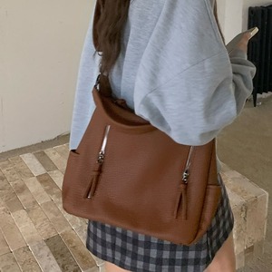 Sac fourre-tout grande capacité pour femme en cuir souple, sac seau avec poche zippée, style décontracté pour le quotidien, marron et noir - Product Image 4