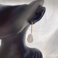 Pendientes Elegantes y Asequibles de Latón Chapado en Oro con Circonita Cúbica y Perla de Plástico para Mujer, Ideales para Fiestas y Bodas