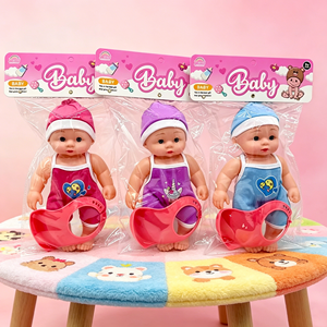 Muñeca Bebé con Babero y Gorro en Empaque de Plástico, Colores Rosa, Morado y Azul, Juguete Unisex para Niños - Product Image 4