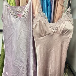 Pigiama di seta all'ingrosso abbigliamento da donna usato Bundle di stoffa usati - Product Image 5