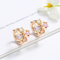 Accessoires de perçage d'oreille pour femmes, nouveaux boucles d'oreilles tendance en or plaqué, fleur en zircone cubique