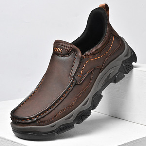 Mocasines Retro Británicos de Cuero PU para Hombre, Zapatos Casuales Sin Cordones con Forro de Felpa, Suela de Goma, Diseño Sólido y Logotipo Bordado - Product Image 1