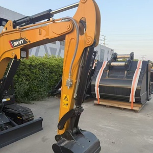 Intérieur de cabine d'excavatrice SANY SY26U avec leviers de commande et siège - Product Image 3