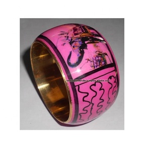 กำไลทองเหลืองแบบดั้งเดิมที่สง่างามพร้อมดีไซน์พิมพ์เคลือบกำไลแฟชั่นมีสไตล์สำหรับสวมใส่ในชีวิตประจำวันของผู้หญิงและงานปาร์ตี้ - Product Image 2