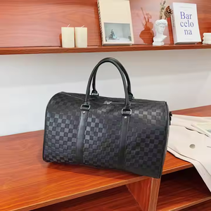 Designer de luxe nom de marque pour hommes une épaule sac de sport trapèze en nylon de grande capacité autres sacs de sport - Product Image 3