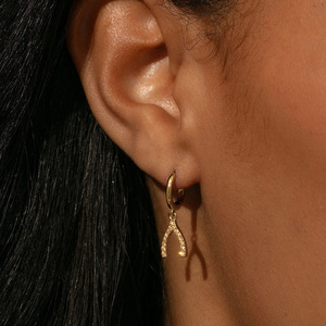 Pendientes de Aro de Oro de 18K y Acero Inoxidable con Diseño de Espina de Pescado y Circonitas, Joyería Fina Colgante para Uso Diario - Product Image 3