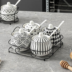 Ensemble de pots à épices en céramique de luxe style Hepburn, pots à assaisonnements en porcelaine nordique pour sel et sucre, vente en gros, marque personnalisée sur mesure - Product Image 4