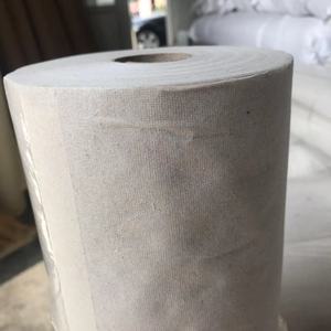 ورق تطريز قابل للتمزيق بسهولة، قابل للتنفس ومقاوم للماء، 100% بوليستر، لفة صغيرة قابلة لإعادة التدوير لصناعة الملابس والتطريز - Product Image 3