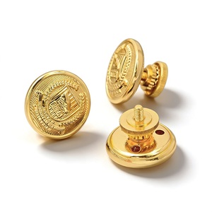 Boutons ronds en métal doré avec logo en relief, style classique pour uniformes et vêtements de cérémonie - Product Image 5