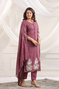 Ensemble Kurta Droit pour Femme en Coton, Tenue Ethnique avec Pantalon et Dupatta, Vêtement Quotidien Décontracté, Tenue Traditionnelle Indienne, Vente en Gros - Product Image 6