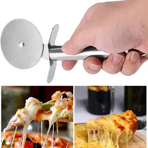 Coupe-<span class=keywords><strong>pizza</strong></span> rond en acier inoxydable Coupe-tarte à <span class=keywords><strong>pizza</strong></span> Coupe-pâtisserie Coupe-peau de crêpes Coupe-salade de légumes Rouleau à gâteau - Product Image 3