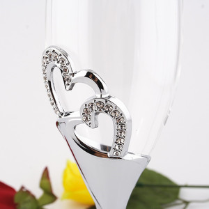 Venta al por mayor de copas de champán de fondo plano de marca perla y metal con forma de corazón romántico de boda - Product Image 5