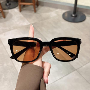 แว่นกันแดด Qianai รุ่น Unisex กรอบ PC ป้องกันรังสียูวี 400 เลนส์ 3 แบบ ตกแต่งหมุด ดีไซน์ทันสมัย สไตล์สตรีท - Product Image 3