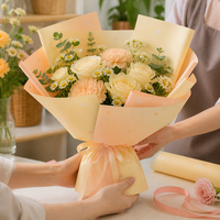 Kertas Pembungkus Bunga Tahan Air 56x56cm, Lembaran Kemasan Buket 70 Mikron, 20 Lembar Per Pak untuk Florist, Hadiah, dan Acara