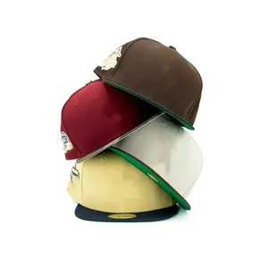 Vente en gros de casquettes de baseball à bord plat, brodées, à la mode, super neuves, fermées avec bord personnalisé