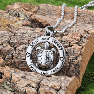 Vente en gros de bijoux tortues en acier inoxydable Collier en acier inoxydable pour hommes collier de bijoux <span class=keywords><strong>la</strong></span> course <span class=keywords><strong>tortue</strong></span> <span class=keywords><strong>et</strong></span> lièvre - Product Image 4