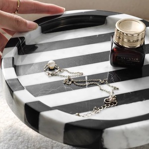 <span class=keywords><strong>Plateau</strong></span> en <span class=keywords><strong>marbre</strong></span> simple support à gâteau rond rayé <span class=keywords><strong>noir</strong></span> et blanc support à bijoux <span class=keywords><strong>table</strong></span> de rangement - Product Image 4
