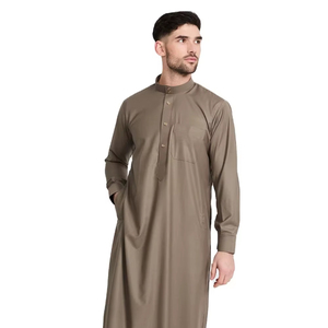 Thobe pour hommes avec capuche | Robe chaude et confortable du Moyen-Orient | Vêtements décontractés et traditionnels | Vêtements islamiques - Product Image 1
