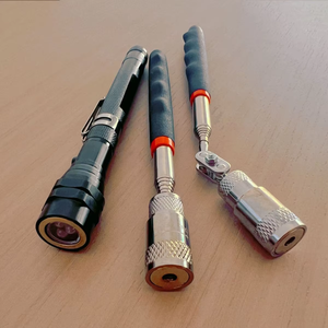 Outil de ramassage magnétique télescopique à LED Lampe de poche flexible et puissante pour vis, écrous et objets métalliques - Product Image 1