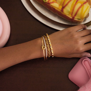 Bracelet à manchette tendance, design nœud papillon doré, bijoux unisexes, cadeau - Product Image 3