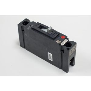 Interruptor de Circuito General Electric de 15 A, 1 Polo, Montaje en Panel Estándar, Curva BCD C - Product Image 1
