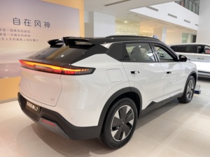 รถยนต์ Dongfeng Aeolus L7 PHEV EV ปี 2025 ผลิตในจีน ระยะทางวิ่ง 1500 กม. รถ SUV 5 ประตู ระยะทางวิ่งด้วยไฟฟ้า 205 กม. เหมาะสำหรับครอบครัว - Product Image 4