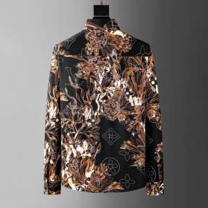 <span class=keywords><strong>Camicia</strong></span> Vintage da Uomo ODM a Maniche Lunghe con Motivo Floreale Blu e Bianco, Monogrammi e Design Elegante ad Acquerello - Product Image 2