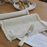 Set de table en coton naturel tissé avec pompons, résistant à la chaleur, style nordique, couleur unie, pour restaurant, anti-taches d'huile