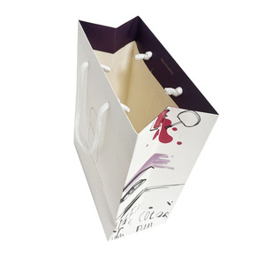 Sacs cadeaux en papier kraft plat de haute qualité avec options de logo personnalisé pour les promotions en supermarché, pour les vêtements et les chaussures - Product Image 6