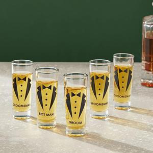 Decoraciones y Recuerdos para Despedida de Soltero o Regalos para Padrinos de Boda, Vasos de Chupito con Esmoquin - Product Image 1