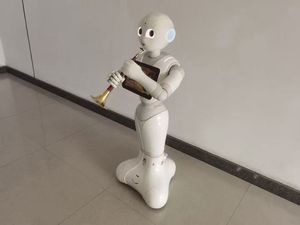 <span class=keywords><strong>Robot</strong></span> d'accueil vocal populaire pour hôtel, <span class=keywords><strong>robot</strong></span> d'accueil personnalisé, <span class=keywords><strong>robot</strong></span> humanoïde de service pour la réception - Product Image 3