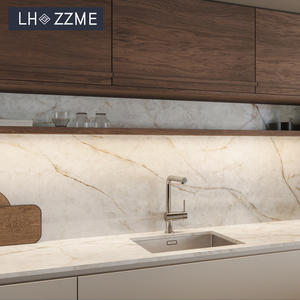 ארון מטבח מינימליסטי בסגנון יפנדי, עשוי פורניר עץ אלון לבן, עם אי מעוגל מחורץ ושלד עץ משולב. - Product Image 6