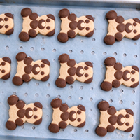 Machine à fabriquer des biscuits panda entièrement automatique à 3 bacs, machine à former et à encruster des biscuits panda multicolores pour usine