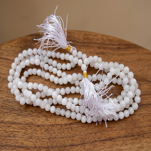 Collier Mala fait main en pierre de lune blanche, perles de prière circulaires, pompon, pierres semi-précieuses, articles décoratifs, décoration - Product Image 3