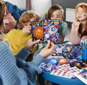 Paquete de Regalo de Juguetes con Temática Espacial: Bolas de Planetas, OVNI, Cohete, Astronauta, Mini Cuadernos, Lápices, Borradores, Reglas, Sellos, Pegatinas - Product Image 5