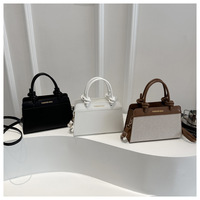 Sac de rangement élégant et décontracté, sac fourre-tout en PU texturé haut de gamme, sac à bandoulière simple avec fermeture éclair, style mode