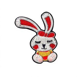 INSIGNIA BORDADA SEDA DISEÑO DE CONEJO - Product Image 1