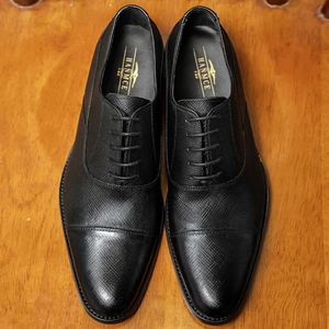 Chaussures habillées classiques italiennes noires à lacets en cuir de vachette de luxe de haute qualité pour hommes, idéales pour la vente en gros et les soirées. - Product Image 1