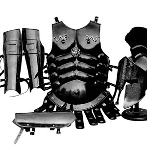 Conjunto de Armadura Medieval de Acero Negro, Estilo Romano para Adultos, con Casco y Protectores de Piernas, Coleccionable de Personajes de TV y Cine - Product Image 1