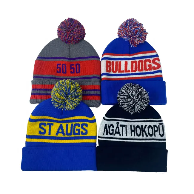 Individuelles Großhandelslogo Wintersport Fußball gestrickter bestickter Bobble Hat Pom Pom Beanies