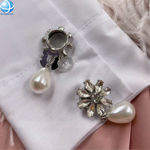Elegantes Cubrebotones con Forma de Flor y Perla Artificial, Decoración con Cristales para Camisas de Mujer, Tipo Clip - Product Image 5